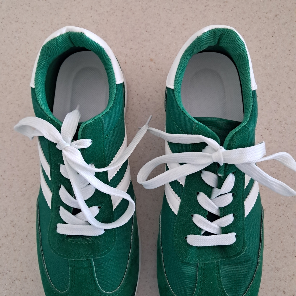 Stylish Green Women's Sneakers - Picture 3 of 5